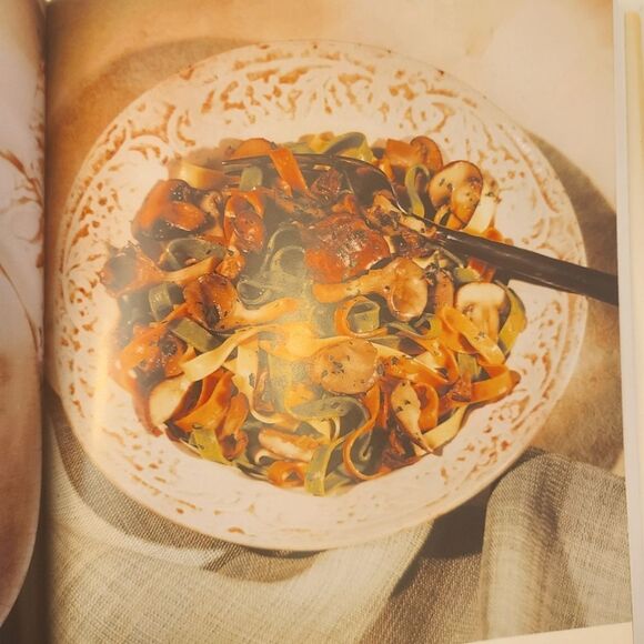 VINTAGE Cookbook The Ultimate Pasta Machine Hardbound Photos Recipes - Picture 6 of 13